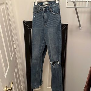 Abercrombie 90’s slim straight ultra high rise jeans